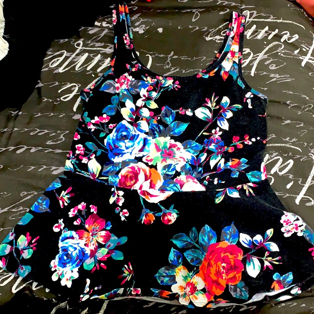 Crop top, flower vibe